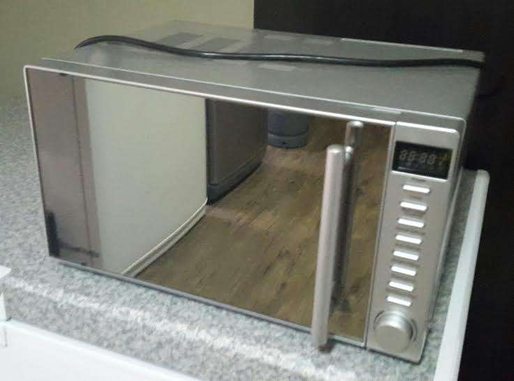 Russell Hobbs Microwave * AS NEW!!