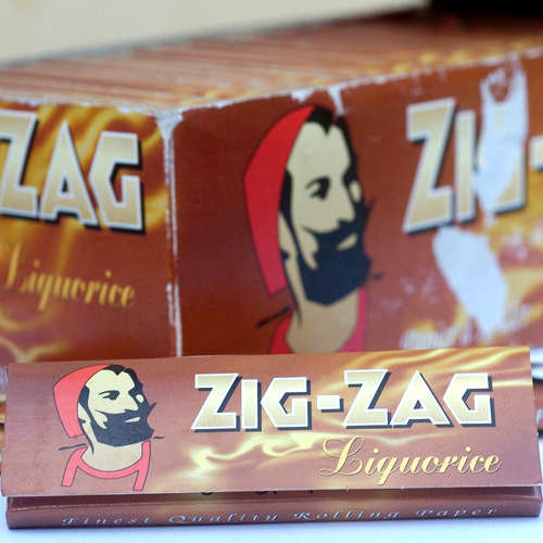 ZIG-ZAG LIQUORICE ROLLING PAPERS - 43 BOOKLETS - 50 PAPERS PER BOOKLET - BID FOR THE LOT