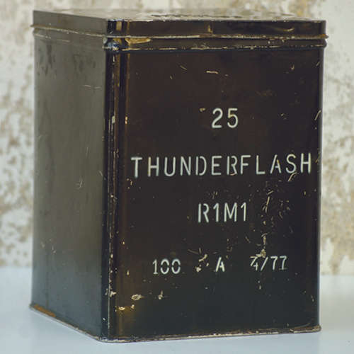 THUNDERFLASH TIN - SADF - GOOD CONDITION