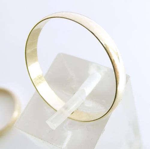 ******Clearance Sale***** 9ct Yellow Gold Wedding/Commitment Band.