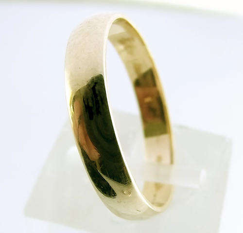 ******Clearance Sale***** 9ct Yellow Gold Wedding/Commitment Band.