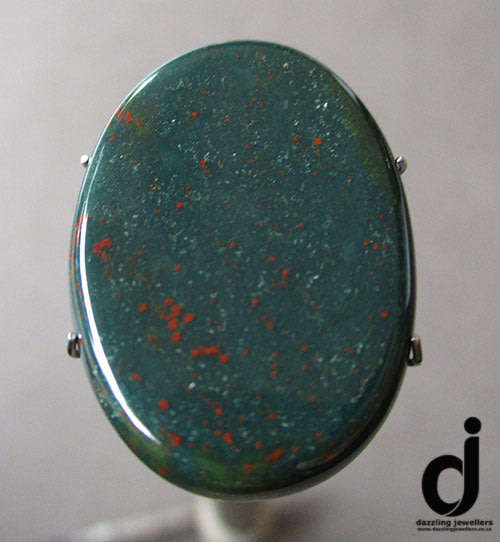 Bloodstone Cabochon 13.50ct / 24.28mm x 17.01mm