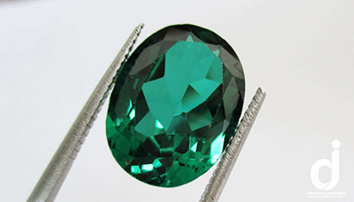 Emerald-green Cubic Zirconia. Oval 10.70ct | 16x12mm