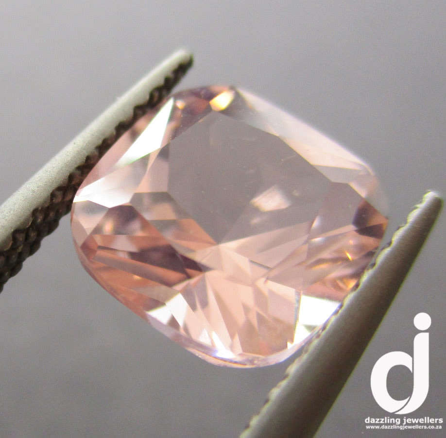 Morganite Nano | Cushion-cut | 8mm