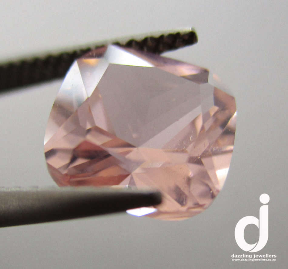 Morganite Nano | Cushion-cut | 8mm