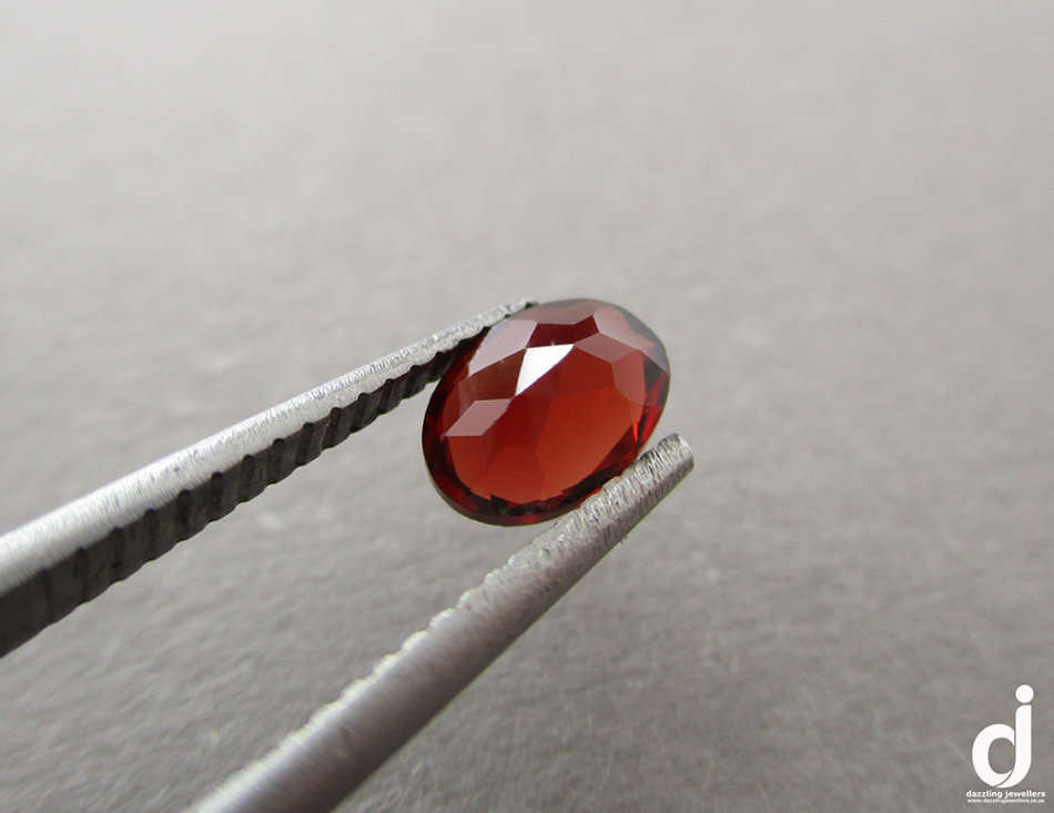 GARNET: Oval | 7x5mm | 0.90ct