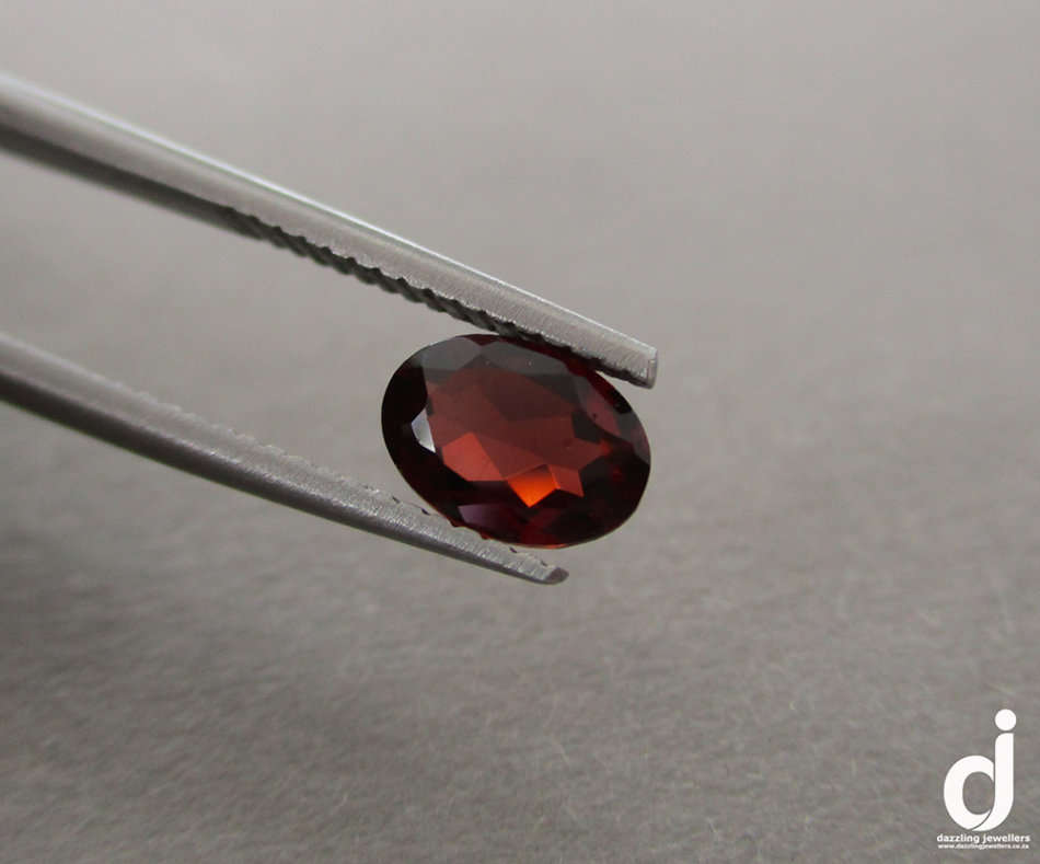 GARNET: Oval | 7x5mm | 0.90ct