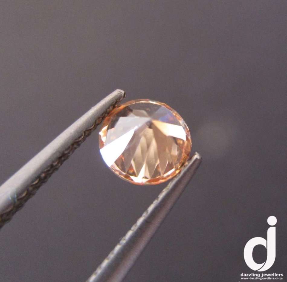 0.85ct | 5mm | Champagne coloured Diamond Simulant | Cubic Zirconia | Round