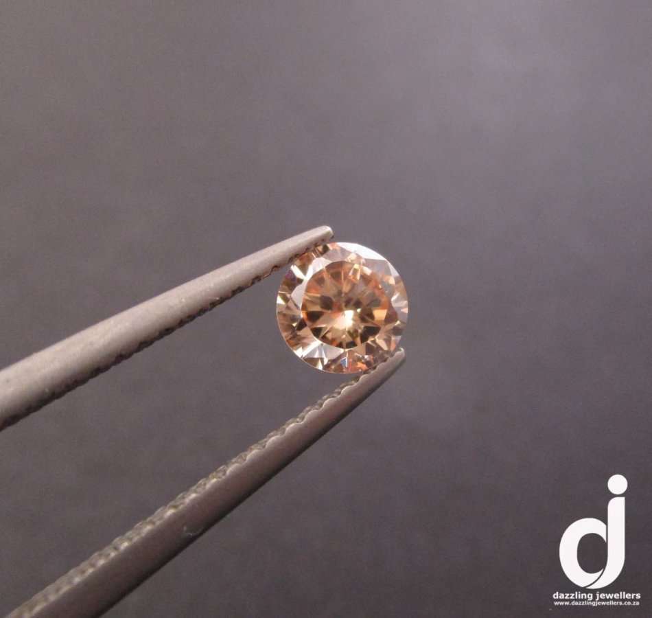 0.85ct | 5mm | Champagne coloured Diamond Simulant | Cubic Zirconia | Round