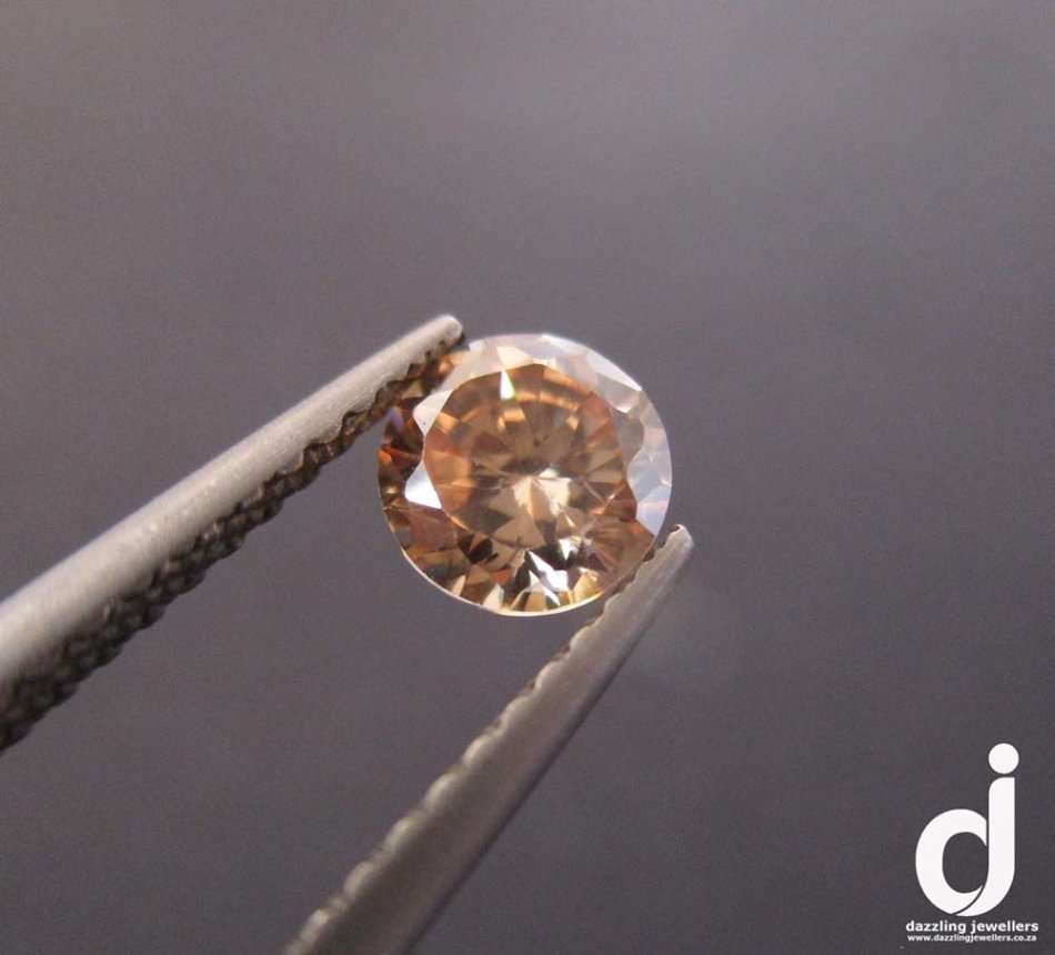 0.85ct | 5mm | Champagne coloured Diamond Simulant | Cubic Zirconia | Round