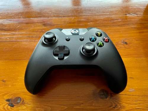 Xbox One Console 500GB with 1 controller