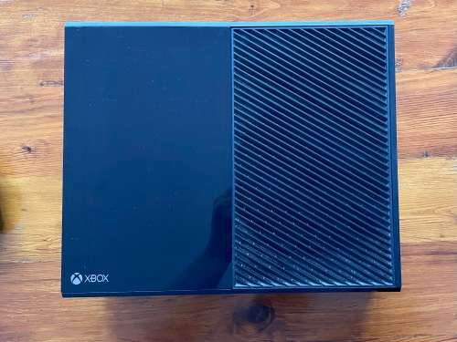 Xbox One Console 500GB with 1 controller