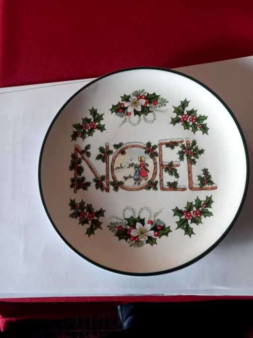 plate celebrating noel