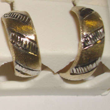 Beautiful solid 9ct gold designer Hoop earrings