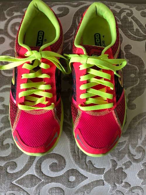 Skechers GO RUN 2 - Size 4