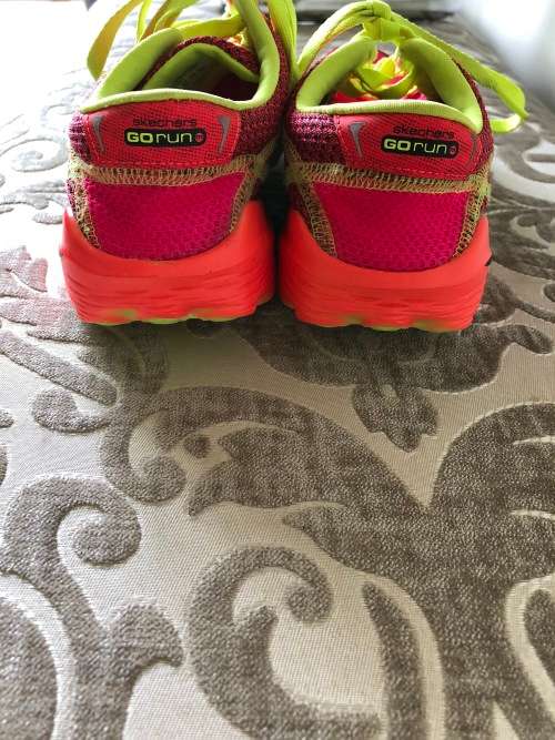 Skechers GO RUN 2 - Size 4
