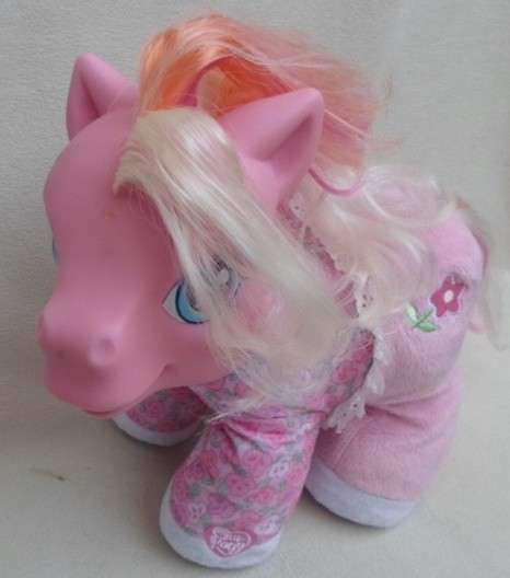 HERE'S PRETTY POWDER - THE HASBRO SO SOFT MY LITTLE PONY - GIGGLING AND KISSING!!
