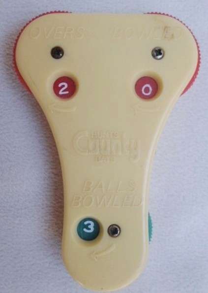 VINTAGE CRICKET UMPIRE COUNTER - HUNTS COUNTY BATS!!