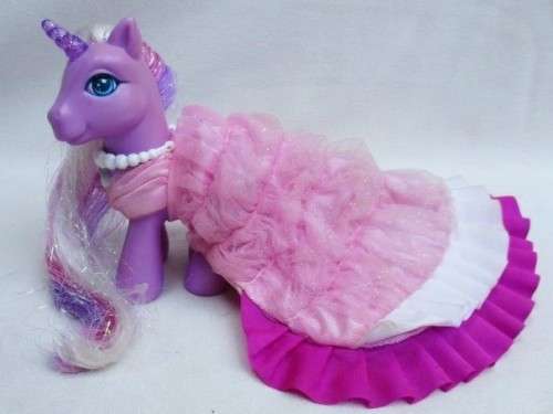 A VERY SPECIAL HASBRO G3 UNICORN MY LITTLE PONY - LILY LIGHTLY - DRESS LIGHTS UP ETC!!