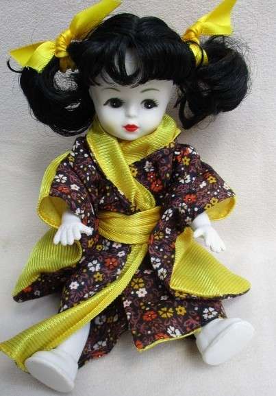 VINTAGE FULLY JOINTED 'U.D. COLL CO' DOLLY - MADE IN HONG KONG!!