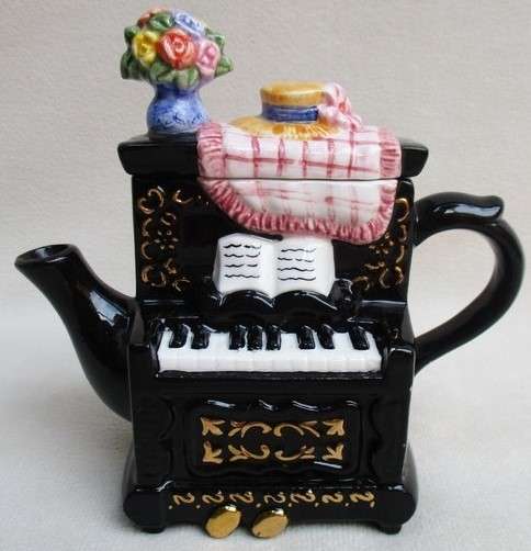 QUIRKY 'WHITTARD OF CHELSEA' PIANO-SHAPED MINIATURE TEAPOT!!