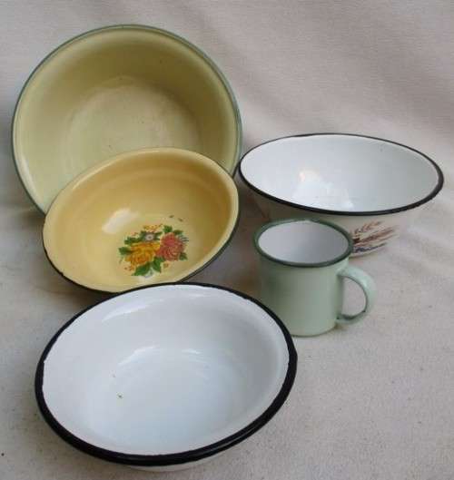A JOBLOT OF SMALLER VINTAGE ENAMEL ITEMS!!