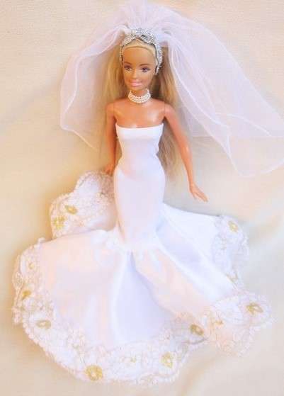 BEAUTIFUL MATTEL BARBIE IN BRIDAL DRESS!!