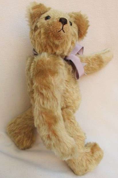 NOT SURE WHO MADE THIS GOLDEN GIRL BUT HER NAME IS JESSIE AND SHE WAS BORN IN 1996!!