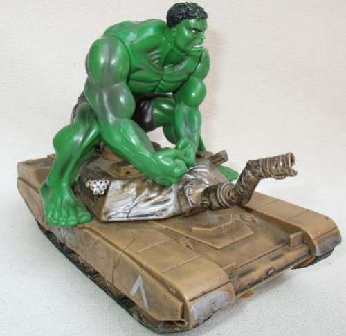 2003 THE HULK SMASH TANK FIGURE WITH ROTATING TANK!!