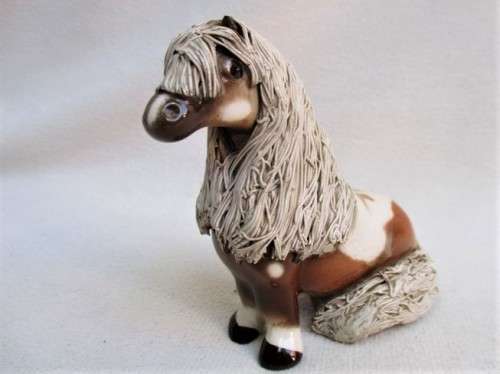 BEAUTIFUL AND COLLECTABLE CHEVAL PONY!!