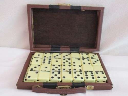 28 PIECE DOMINOES SET IN SMALL 'BRIEFCASE'