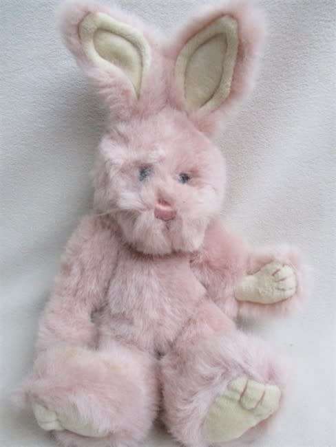 COLLECTABLE SOFT, DELICATE PINK FULLY JOINTED BOYDS BUNNY FROM THEIR J.B. BEAN SERIES!!