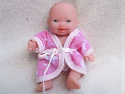 A VERY COLLECTABLE TINY NEW BORN BABY DOLLY - BERENGUER?