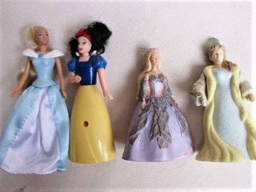 A GROUP OF TWENTY TWO HARD PLASTIC PRINCESSES AND OTHER DOLLIES - GREAT CHRISTMAS DELIGHT!!