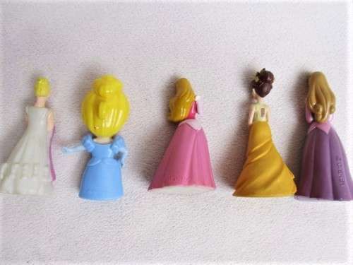A GROUP OF TWENTY TWO HARD PLASTIC PRINCESSES AND OTHER DOLLIES - GREAT CHRISTMAS DELIGHT!!