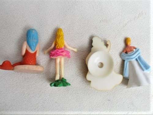 A GROUP OF TWENTY TWO HARD PLASTIC PRINCESSES AND OTHER DOLLIES - GREAT CHRISTMAS DELIGHT!!