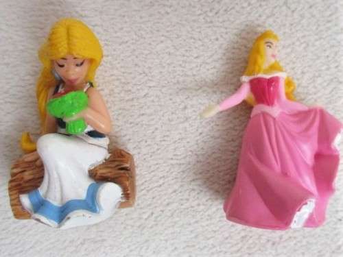 A GROUP OF TWENTY TWO HARD PLASTIC PRINCESSES AND OTHER DOLLIES - GREAT CHRISTMAS DELIGHT!!