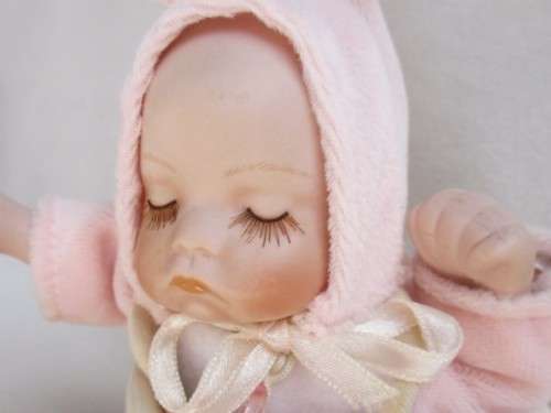 ADORABLE LITTLE PORCELAIN MUSICAL BUNNY BABY IN SHOE!!