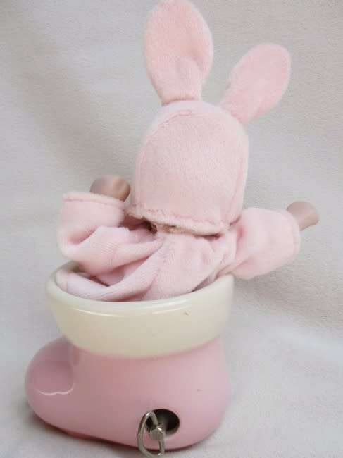 ADORABLE LITTLE PORCELAIN MUSICAL BUNNY BABY IN SHOE!!