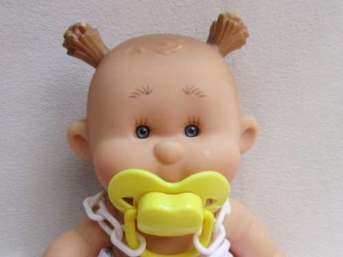 HERE'S CHUBBY ANNA BANANA - THE SWEET SCENTED VERY COLLECTABLE YOGURTINIS DOLL - TOO ADORABLE!!