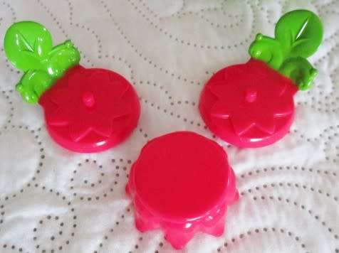 CUTE HELLO KITTY SHOE HOUSE PLUS SEVEN HELLO KITTY FIGURES