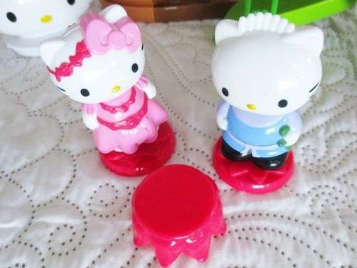 CUTE HELLO KITTY SHOE HOUSE PLUS SEVEN HELLO KITTY FIGURES