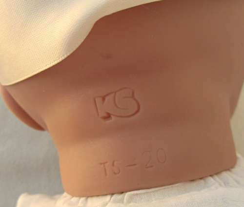 A LARGE VERY COLLECTABLE 53CM TALL 'KINGSTATE' BABY DOLL WITH THE SWEETEST MOUTH - GREAT CONDITION