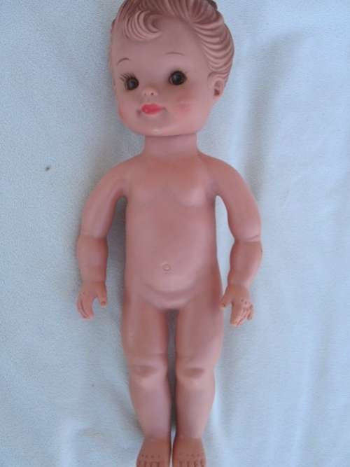 A LOVELY VINTAGE DOLL WITH A SWEET INNOCENT FACE - MARKED 'SAD' ON BACK OF HEAD