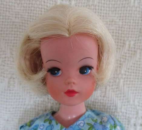 RARE FIND!! A VINTAGE 1974 LOVELY LIVELY SINDY DOLL WITH BUBBLE CUT!!