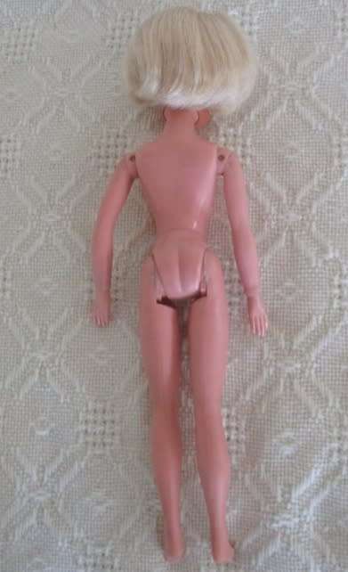 RARE FIND!! A VINTAGE 1974 LOVELY LIVELY SINDY DOLL WITH BUBBLE CUT!!