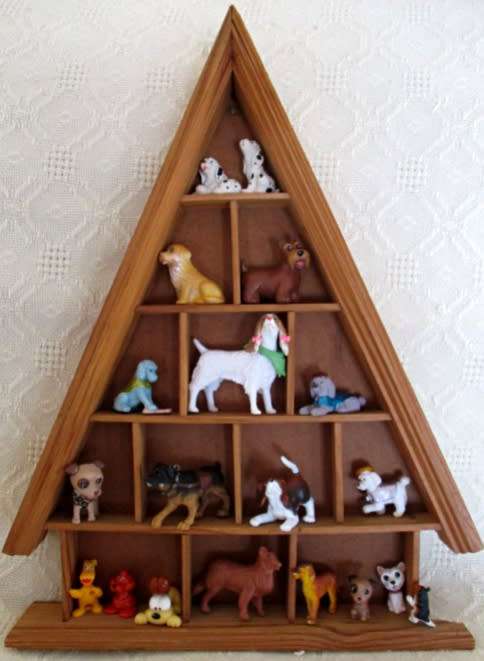CUTE STAND DISPLAYING 15 COLLECTABLE SMALL DOGS