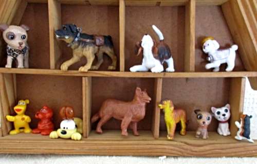CUTE STAND DISPLAYING 15 COLLECTABLE SMALL DOGS