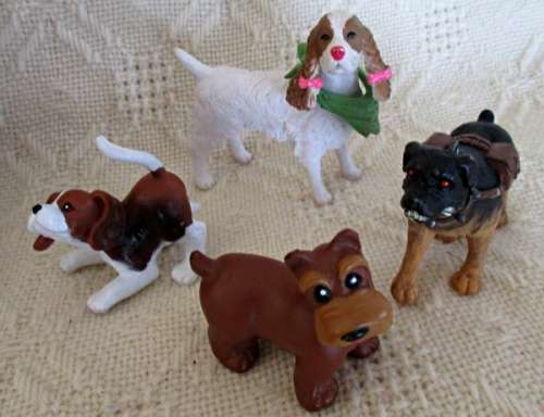 CUTE STAND DISPLAYING 15 COLLECTABLE SMALL DOGS