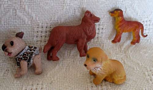 CUTE STAND DISPLAYING 15 COLLECTABLE SMALL DOGS